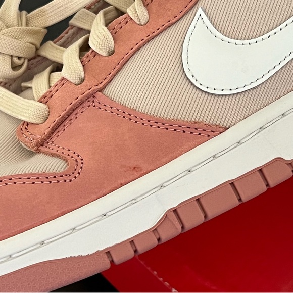 ✔️New✔️ NIKE Dunk Low Retro PRM Red Stardust - Picture 12 of 12